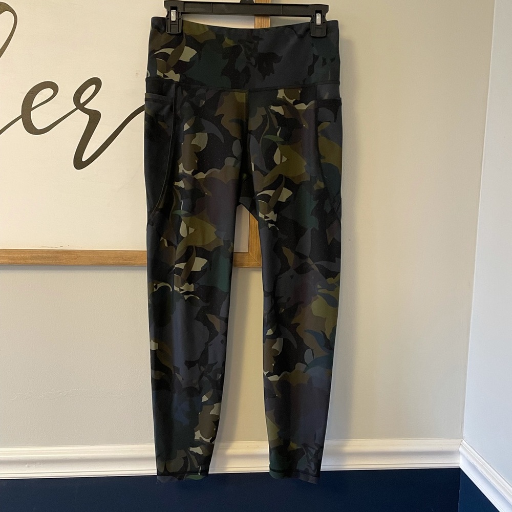 Old Navy Power Soft Floral Camo Leggings Large